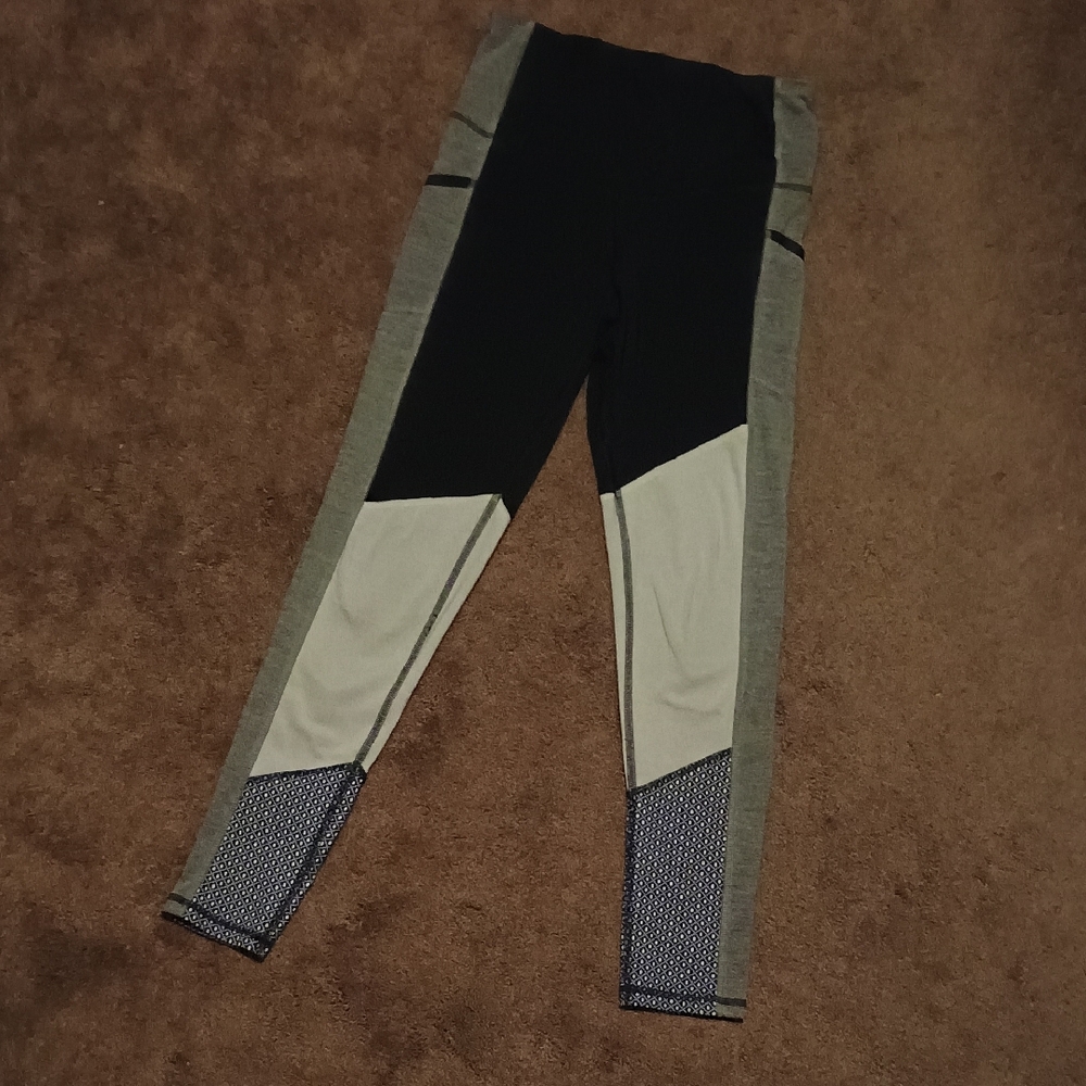 *Must Bundle For $3 Offer.   C9 Women's small Workout Leggings